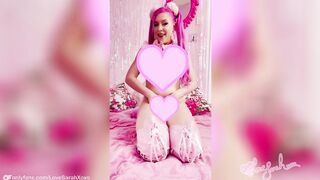 Sexy Pink Haired Girl Grinding Showing Pussy - LoveSarahXoxo