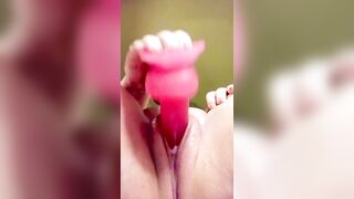 Fat pussy with huge lips solo masterbating