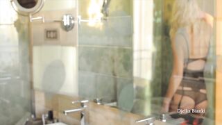 Hot MILF wants to Fuck and Poses in Sexy Lingerie