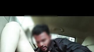 Car me Girlfriend ki chut me ungli kar ke Pani nikala diyaa