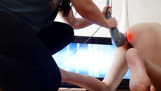 Выебала её в жопу перед телевизором вибрирующим массажёром - lesbian_illusion