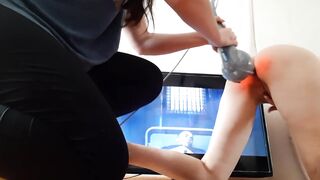 Выебала её в жопу перед телевизором вибрирующим массажёром - lesbian_illusion