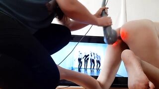 Выебала её в жопу перед телевизором вибрирующим массажёром - lesbian_illusion