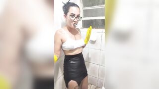 washing the bathroom and masturbating in the shower, smoking and cumming (Anny Smoker)