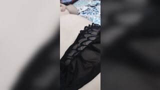 A friend masturbates my pink pussy until he makes me come rich