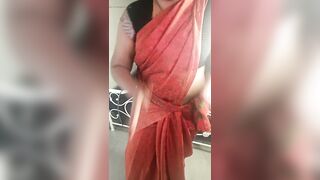 Saree Mami Seducing
