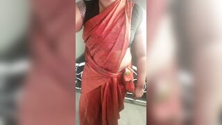Saree Mami Seducing
