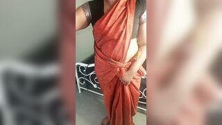 Saree Mami Seducing
