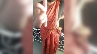 Saree Mami Seducing
