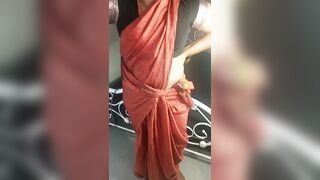 Saree Mami Seducing