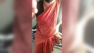 Saree Mami Seducing