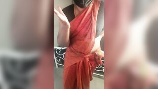 Saree Mami Seducing