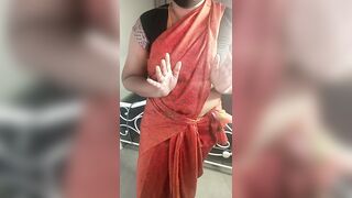 Saree Mami Seducing