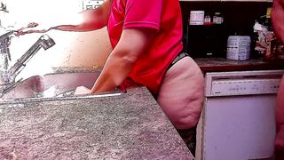 Eating her ass while she washes the dishes