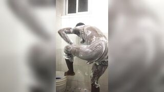 Watch me bath and seduce my fans live on xhamster