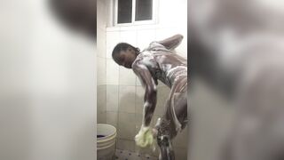 Watch me bath and seduce my fans live on xhamster