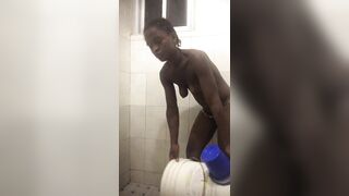 Watch me bath and seduce my fans live on xhamster