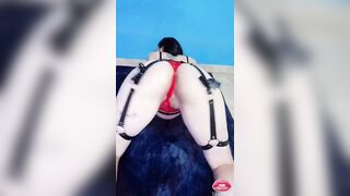 JOVENCITA CALIENTE MUESTRA TODO PARA QUE LE DEEN LECHE