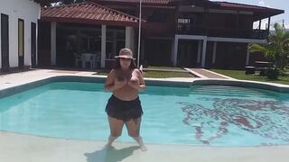 Look at My Sexy Body in the Pool