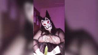 Let this thicc fox girl strip for you!