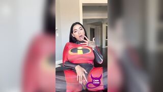 THE INCREDIBLES STEP-SIS COSPLAY - Cassie Curses