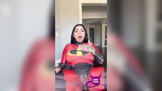 THE INCREDIBLES STEP-SIS COSPLAY - Cassie Curses