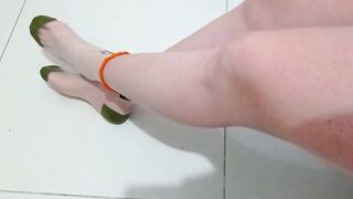 SOFT FEET KNOBING SEXY LEGS