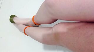 SOFT FEET KNOBING SEXY LEGS
