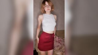 Watch this stunning erotic model please her perfect body
