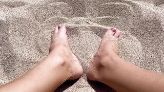 ASMR - Play with my feet in the sand