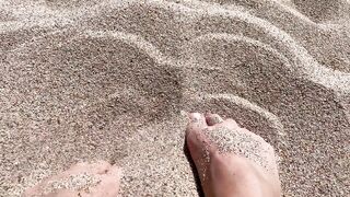 ASMR - Play with my feet in the sand