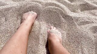 ASMR - Play with my feet in the sand