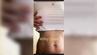 Wifey flashes her tight body to the camera