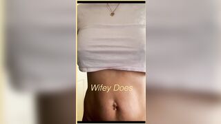 Wifey flashes her tight body to the camera