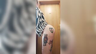 Recepcjonistka z wielkim dupskiem chce się z Tobą ruchać w ukryciu