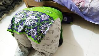 Irani Hot Huge ass Aunty gets stuck under bed while cleaning room then a Guy comes & fucks her