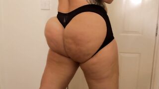 Big ass babe paige turnah wants you to enjoy her juicy ass and is going to do all the work