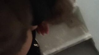 Трахнул шалаву прямо в подъезде! Трахнул дешевую шлюху