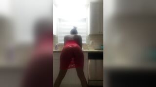 EBONY EXPLORES HALLOWEEN OUTFIT, DANCES AND TWERKS, CLAPS BOOTY