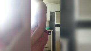 EBONY TWERKS AND SPREADS LEGS AND HIPS. ASS MOVES AND BOUNCES