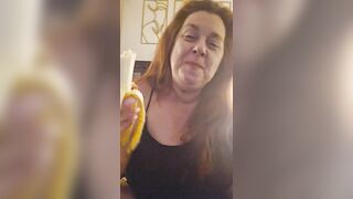 Hot all natural MILF eats a ripe banana per request