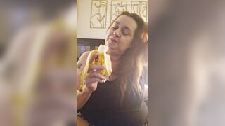 Hot all natural MILF eats a ripe banana per request