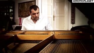 Hot brunette blows the pianist