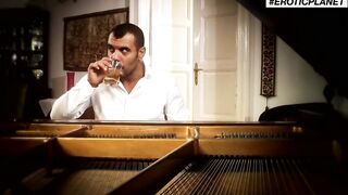 Hot brunette blows the pianist