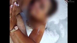 كنت تندوش ودخلات عليا جارتي سخونة???? لقات زبي مقيم???? وعجبها لحال بغات تجرب زب