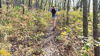 Я продолжаю ходить с голой задницей в осеннем лесу. Моему мужу это нравится!