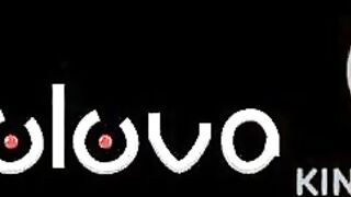 She opens her ass to put it deeper